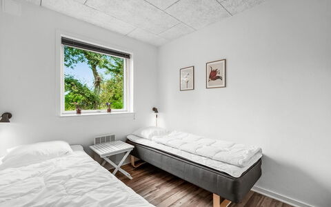 Amine - 300M to the Fjord: Mur, Bois, Chambre, Plafond, Lit, Literie, Sol, Sol, Drap De Lit, Cadre De Lit