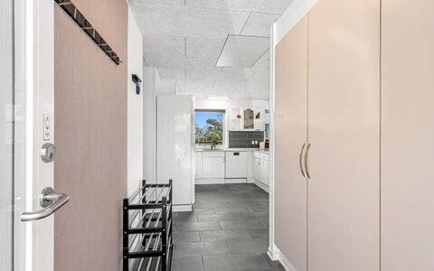 Amine - 300M to the Fjord: Sol, Mur, Design Intérieur, Sol, Plafond, Bois, Cuisine, Principaux Appliance, Comptoir, Éclairage