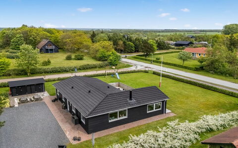 Amine - 300M to the Fjord: Bâtiment, Maison, Domicile, Toit, Zone Résidentielle, Architecture, Chalet, Zone Rurale, Lot Terre, Plaine
