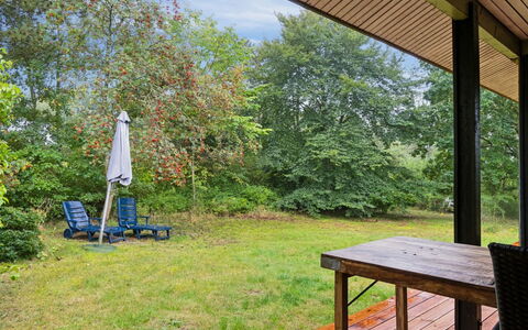Lavrans - 1Km from the Sea: Toit, Maison, Domicile, Chalet, Porte, Siding, Plate-Forme, Porche, Planche, Dur