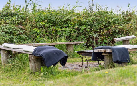 Nilson - 50M from the Sea: Herbe, Bois, Zone Rurale, Arbuste, Chalet, Toit, Plaine, Lot Terre, Domicile, Couverture De Sol