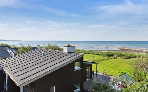 Nilson - 50M from the Sea: Meubles, Design Intérieur, Appartement, Sol, Sol, Table, Chaise, Pièce, Domicile, Table Cuisine Et Salle A Manger