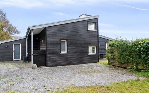 Nilson - 50M from the Sea: Meubles, Design Intérieur, Appartement, Sol, Sol, Table, Chaise, Pièce, Domicile, Table Cuisine Et Salle A Manger
