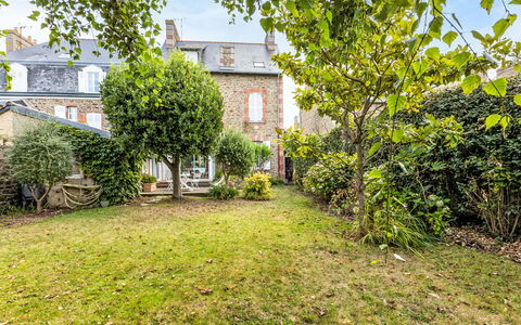 La Solaine: Plante, Propriété, Fenêtre, Bâtiment, Paysage Naturel, Ciel, Maison, Lot Terre, Végétation, Arbre
