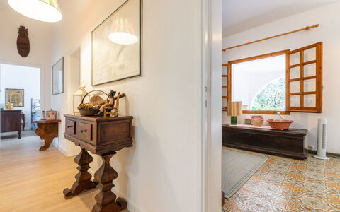 Atzeni: Propriété, Meubles, Fenêtre, Plante D'Appartement, Bois, Bâtiment, Maison, Sol, Sol, Immobilier