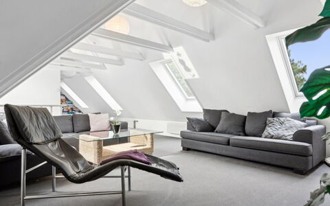 Eugenie - 100M from the Sea: Meubles, Design Intérieur, Appartement, Sol, Sol, Table, Chaise, Pièce, Domicile, Table Cuisine Et Salle A Manger