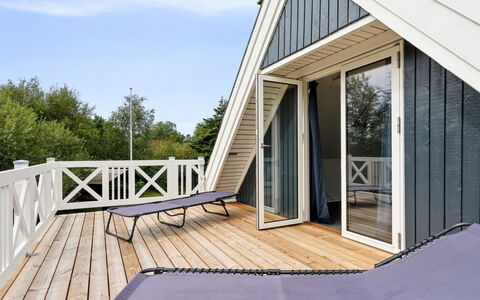 Eugenie - 100M from the Sea: Meubles, Design Intérieur, Appartement, Sol, Sol, Table, Chaise, Pièce, Domicile, Table Cuisine Et Salle A Manger
