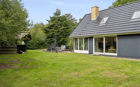 Eugenie - 100M from the Sea: Meubles, Design Intérieur, Appartement, Sol, Sol, Table, Chaise, Pièce, Domicile, Table Cuisine Et Salle A Manger