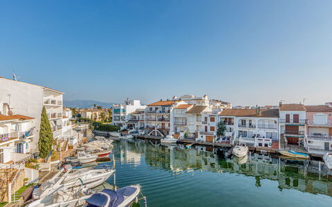 Empuriabrava 218: L'Eau, Ciel, Bâtiment, Propriété, Bateau, Bleu Azur, Fenêtre, Navire, Maison, Design Urbain