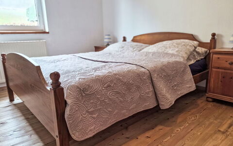 Carla: Lit, Chambre, Literie, Drap De Lit, Meubles, Sol, Bois, Sol, Linge, Cadre De Lit