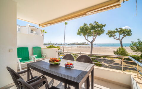Xisca: Meubles, Design Intérieur, Sol, Appartement, Chaise, Balcon, Ombre, Plante D'Appartement, Mobilier De Jardin, Table Cuisine Et Salle A Manger
