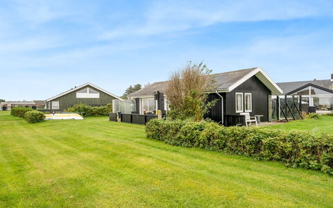 Snioulf - 10M from the Sea: Bois, Domicile, Porche, Plate-Forme, Dur, Toit, Tache De Bois, Parquet, Eco Hôtel