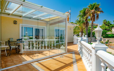 Marques: Ciel, Propriété, Plante, Bâtiment, Fenêtre, Bleu Azur, Architecture, Design Intérieur, Ombre, Porche