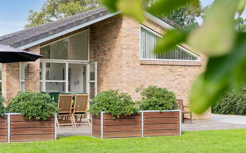 Agneta - 150M from the Sea: Toit, Maison, Domicile, Chalet, Porte, Siding, Plate-Forme, Porche, Planche, Dur