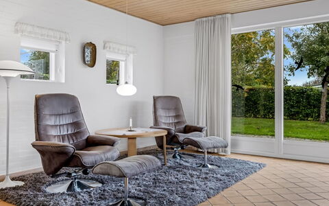 Kalli - 100M from the Sea: Meubles, Design Intérieur, Sol, Sol, Bois, Salon, Chaise, Domicile, Plafond, Parquet