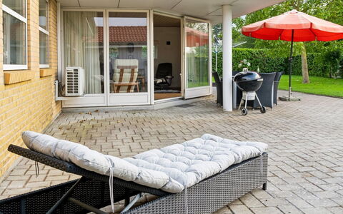 Kalli - 100M from the Sea: Meubles, Mobilier De Jardin, Chaise, Domicile, Ombre, Patio, Porche, Tableau De Plein Air, Cour, Jardin