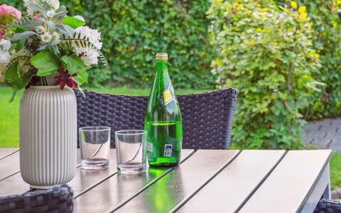 Kalli - 100M from the Sea: Table, Drinkware, Pot De Fleur, Serveware, Tableau De Plein Air, Mobilier De Jardin, Bouteille, Jardin, Plante D'Appartement, Dur