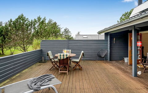 Tammo - 1.1Km from the Sea: 