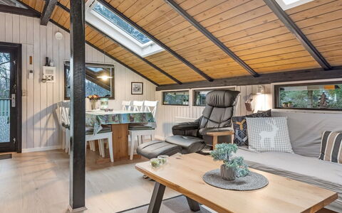 Torhild - 30Km from the Sea: Design Intérieur, Meubles, Bois, Sol, Plafond, Sol, Parquet, Éclairage, Canapé, Salon