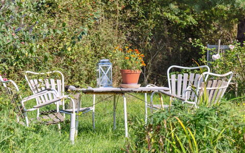 Joella - 75M from the Sea: Toit, Maison, Domicile, Chalet, Siding, Biens, Allée, Batiments Jardin, Cour, Cabanon