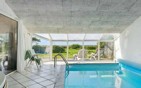 Joella - 75M from the Sea: Toit, Maison, Domicile, Chalet, Siding, Biens, Allée, Batiments Jardin, Cour, Cabanon