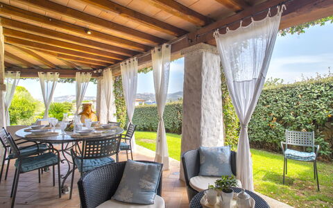 Smeralda: Plante, Meubles, Propriété, Table, Chaise, Ombre, Éclairage, Design Intérieur, Architecture, Mobilier De Jardin