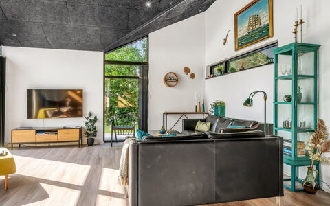 Jahn - 250M to the Fjord: Meubles, Design Intérieur, Sol, Mur, Canapé, Bois, Plafond, Sol, Salon, Pièce