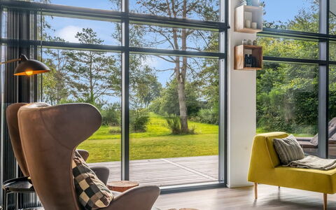 Jahn - 250M to the Fjord: Meubles, Design Intérieur, Sol, Sol, Bois, Domicile, Parquet, Chaise, Éclairage, Salon