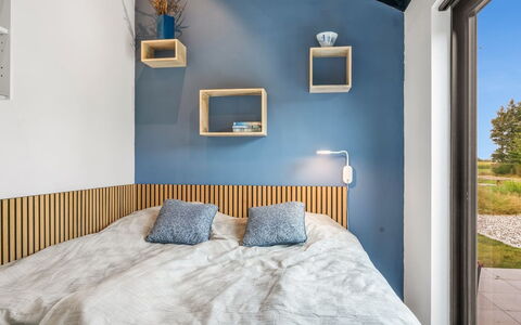 Jahn - 250M to the Fjord: Chambre, Lit, Literie, Design Intérieur, Drap De Lit, Bois, Meubles, Linge, Éclairage, Plafond