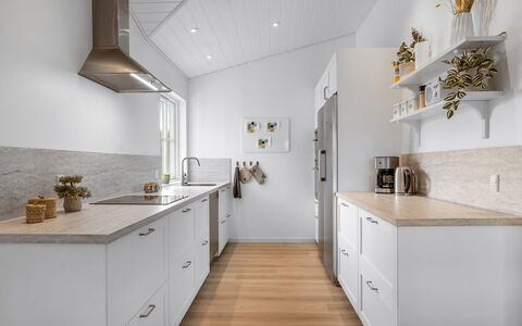 Thala - 500M from the Sea: Design Intérieur, Cuisine, Comptoir, Sol, Bois, Cabinetry, Meubles, Sol, Appareil De Cuisine, Électroménager