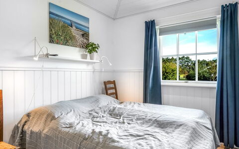 Thala - 500M from the Sea: Bois, Sol, Chambre, Sol, Design Intérieur, Plafond, Lit, Literie, Drap De Lit, Linge