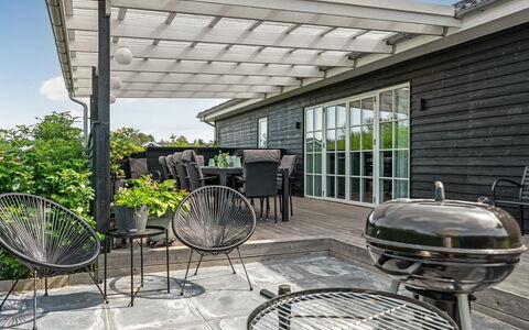 Thala - 500M from the Sea: Mobilier De Jardin, Tableau De Plein Air, Ombre, Patio, Plate-Forme, Chaise, Jardin, Conception, Pergola, Structure En Plein Air