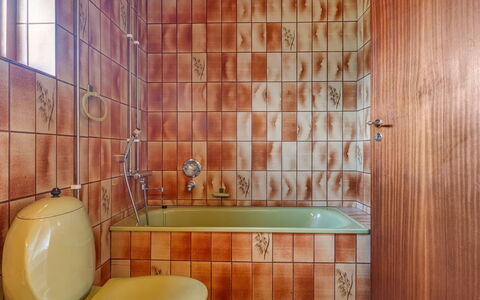 Natalija - 700M from the Sea: Salle De Bains, Sol, Luminaire Plomberie, Mur, Sol, Design Intérieur, Robinet, Tuile, Plomberie, Lavabo
