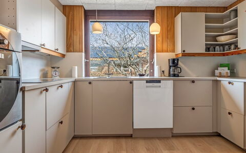 Natalija - 700M from the Sea: Cuisine, Appareil De Cuisine, Bois, Comptoir, Principaux Appliance, Cabinetry, Sol, Design Intérieur, Électroménager, Domicile