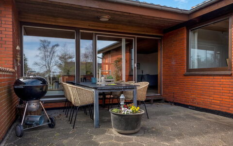 Natalija - 700M from the Sea: Domicile, Brique, Meubles, Zone Résidentielle, Maison, Porte, Chalet, Tache De Bois, Brickwork, Chaise