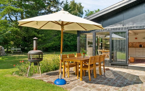 Iolani - 1.3Km from the Sea: Meubles, Design Intérieur, Sol, Sol, Plafond, Pièce, Chaise, Table, Appartement, Table Cuisine Et Salle A Manger