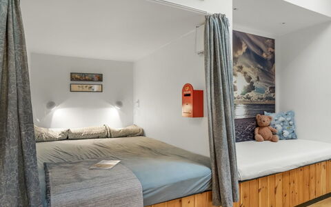Duco - 780M from the Sea: Design Intérieur, Meubles, Mur, Sol, Sol, Bois, Chambre, Lit, Plafond, Pièce