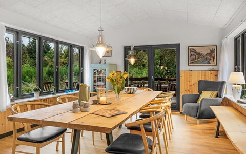 Duco - 780M from the Sea: Meubles, Design Intérieur, Sol, Table, Bois, Salle À Manger, Sol, Chaise, Plafond, Table Cuisine Et Salle A Manger