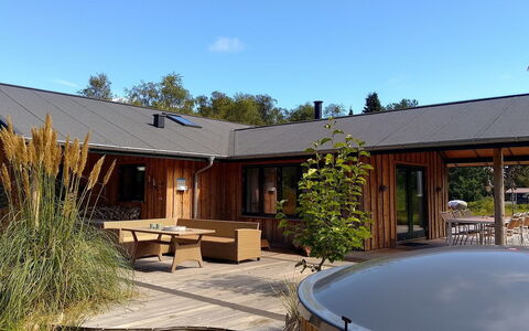 Duco - 780M from the Sea: Bois, Chalet, Toit, Plate-Forme, Ombre, Tache De Bois, Mobilier De Jardin, Piscine, Recours, Dur