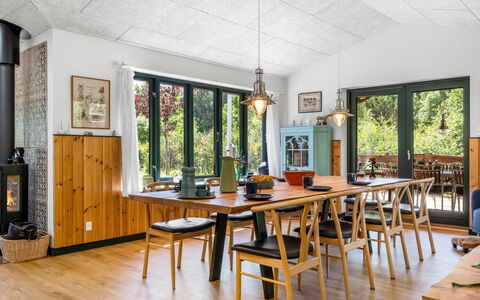 Duco - 780M from the Sea: Meubles, Design Intérieur, Sol, Bois, Plafond, Luminaire, Table, Sol, Chaise, Salle À Manger