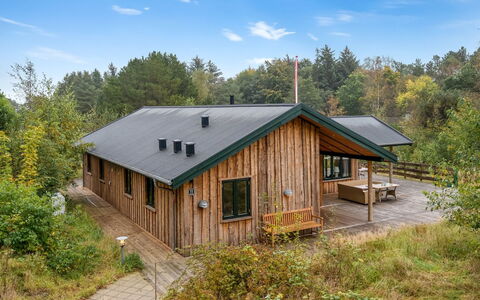 Duco - 780M from the Sea: Siding, Daylighting