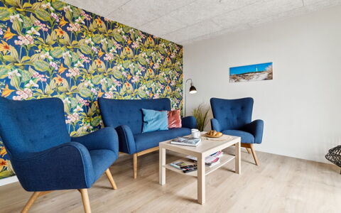 Rico - 50M from the Sea: Meubles, Sol, Design Intérieur, Sol, Salon, Chaise, Domicile, Appartement, Pièce, Table Basse