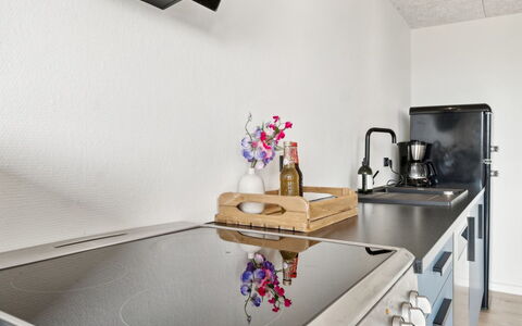 Rico - 50M from the Sea: Cuisine, Appareil De Cuisine, Comptoir, Principaux Appliance, Cuisinière, Design Intérieur, Électroménager, Gaz Poele, Meubles, Le Fourneau