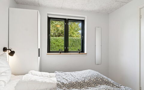 Rico - 50M from the Sea: Plafond, Chambre, Design Intérieur, Pièce, Lit, Literie, Luminaire, Drap De Lit, Cadre De Lit, Daylighting