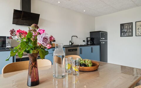 Rico - 50M from the Sea: Meubles, Design Intérieur, Sol, Bois, Comptoir, Plafond, Sol, Cuisine, Éclairage, Pièce