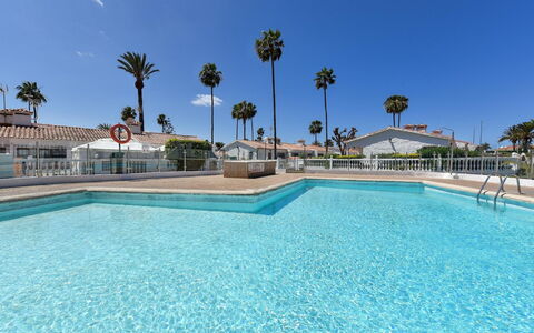 Santa Barbara Emb5: L'Eau, Ciel, Propriété, Plante, Arbre, Piscine, Bleu Azur, Ombre, Arecales, Loisir
