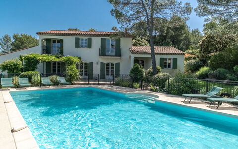 Les Domaines de St. Endréol: L'Eau, Ciel, Propriété, Plante, Arbre, Piscine, Bleu Azur, Ombre, Arecales, Loisir