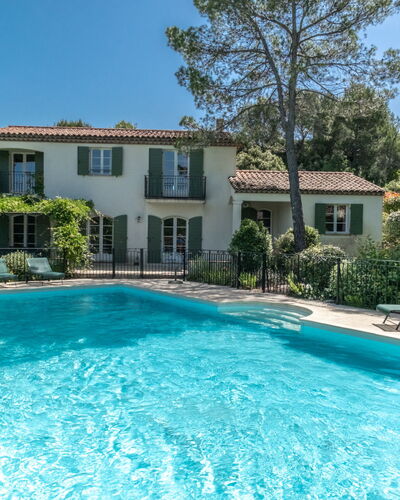 Les Domaines de St. Endréol: L'Eau, Ciel, Propriété, Plante, Arbre, Piscine, Bleu Azur, Ombre, Arecales, Loisir