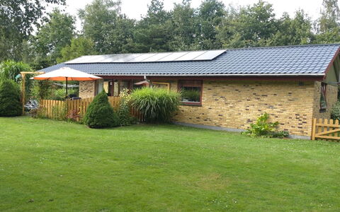 Kasper - 700M from the Sea: Toit, Maison, Domicile, Chalet, Siding, Biens, Allée, Batiments Jardin, Cour, Cabanon