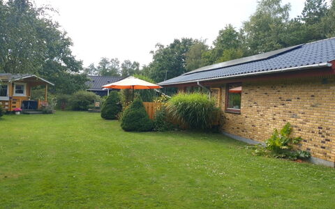 Kasper - 700M from the Sea: Toit, Maison, Domicile, Chalet, Siding, Biens, Allée, Batiments Jardin, Cour, Cabanon